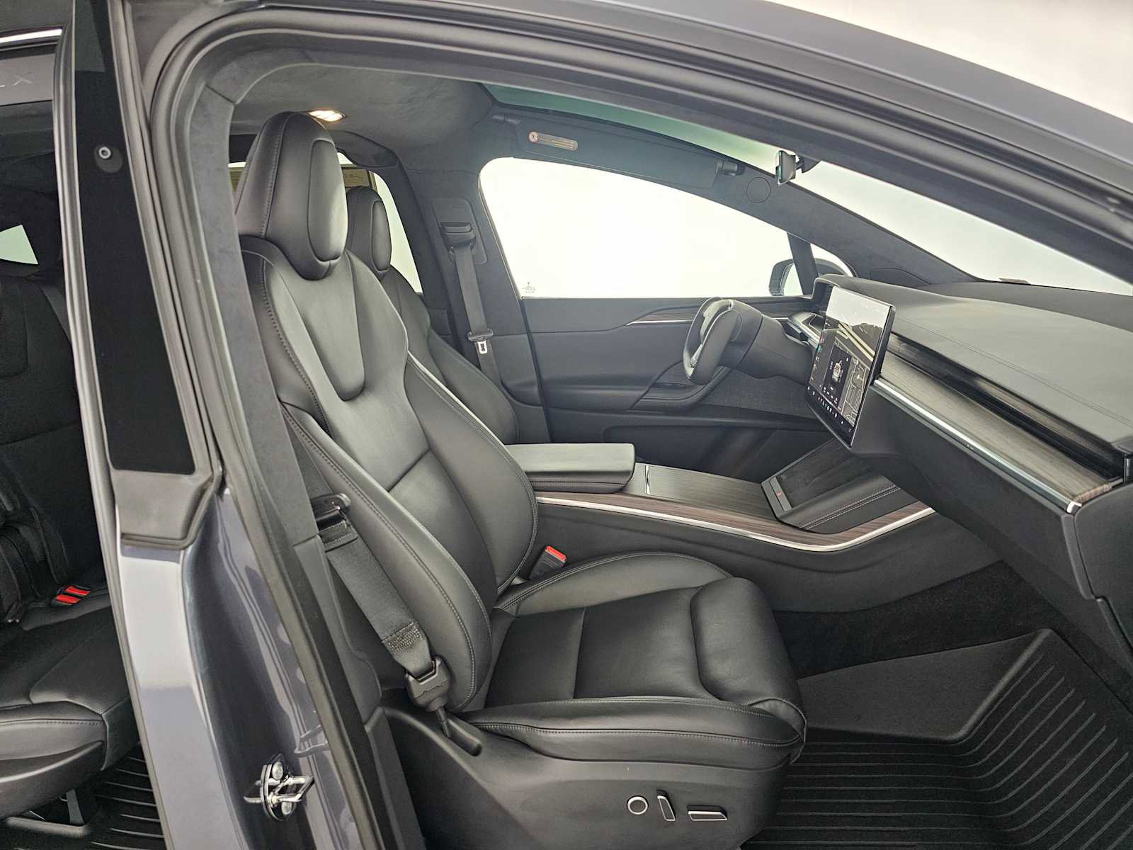 Used 2022 Tesla Model X image 10