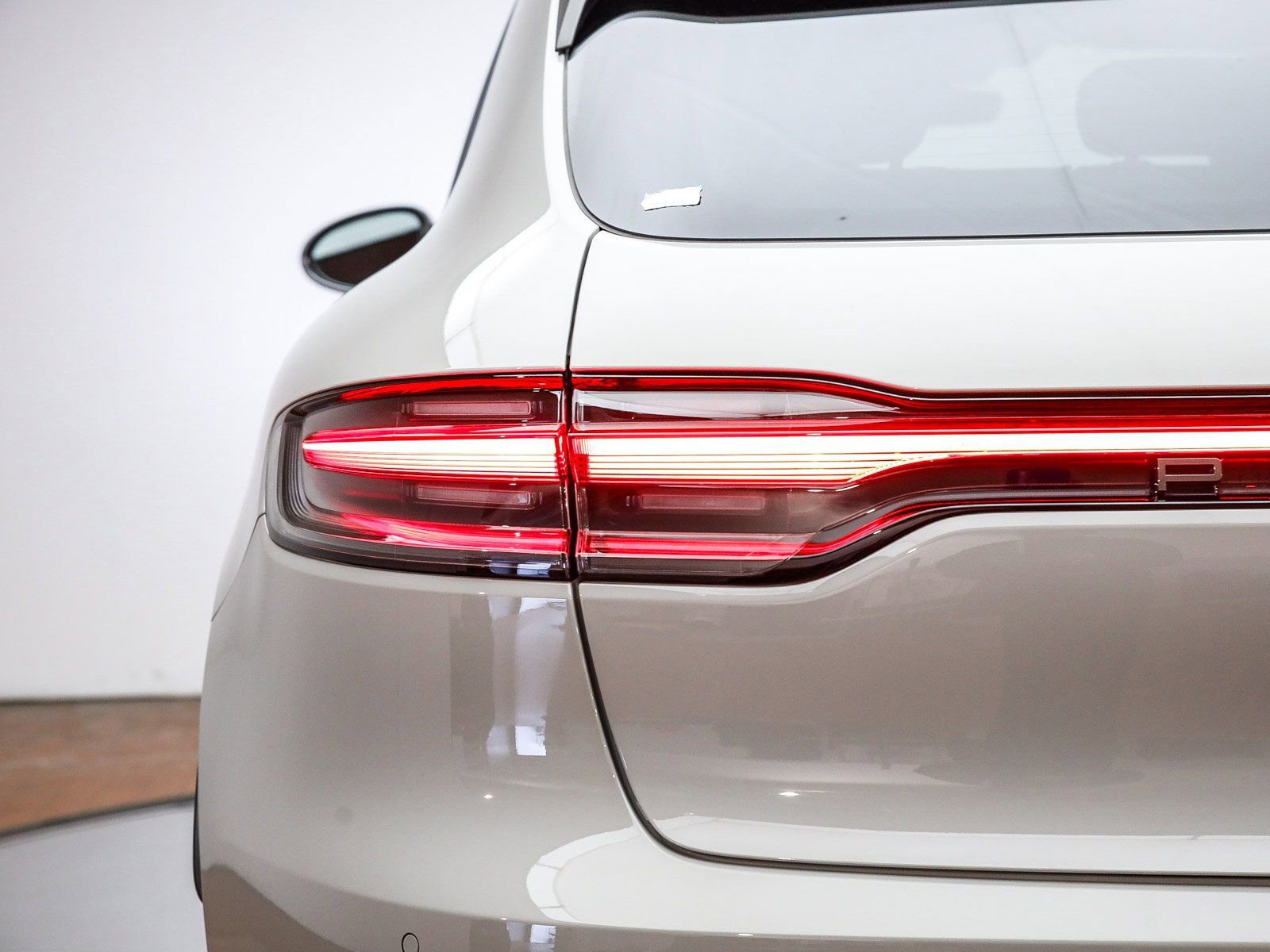 Certified 2025 Porsche Macan Turbo image 8