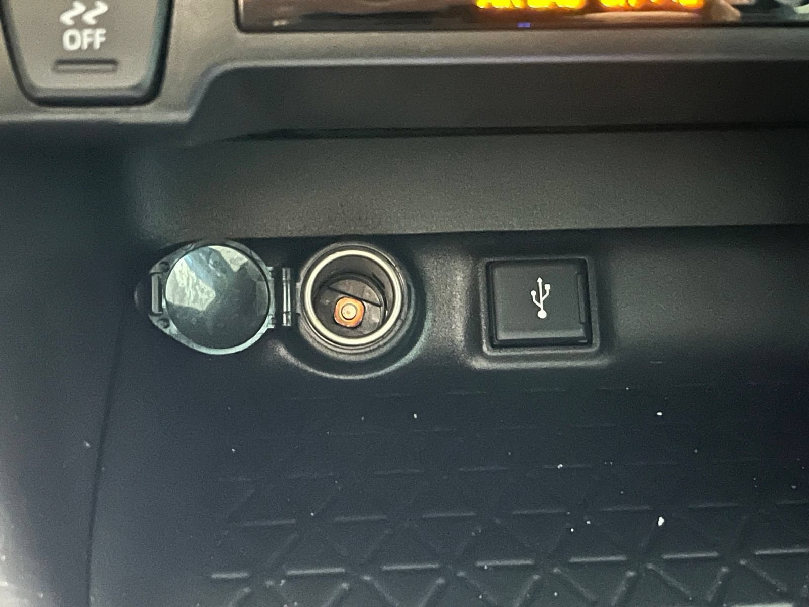 Used 2022 Toyota RAV4 SE AWD/4WD image 25