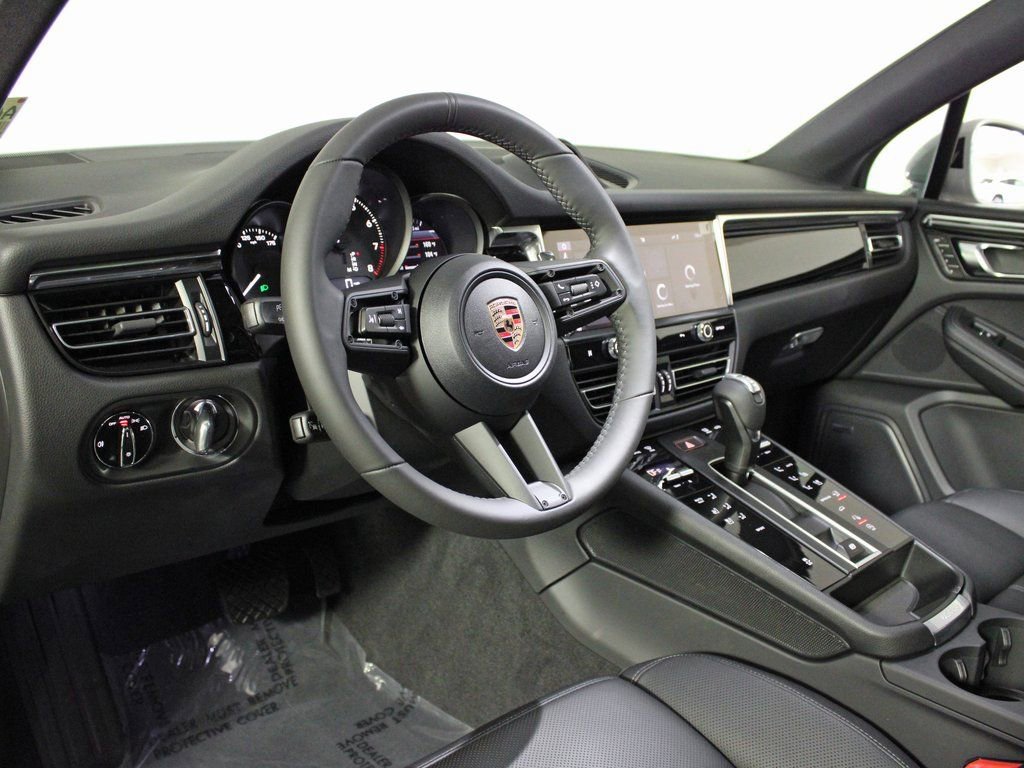 Certified 2026 Porsche Macan image 4