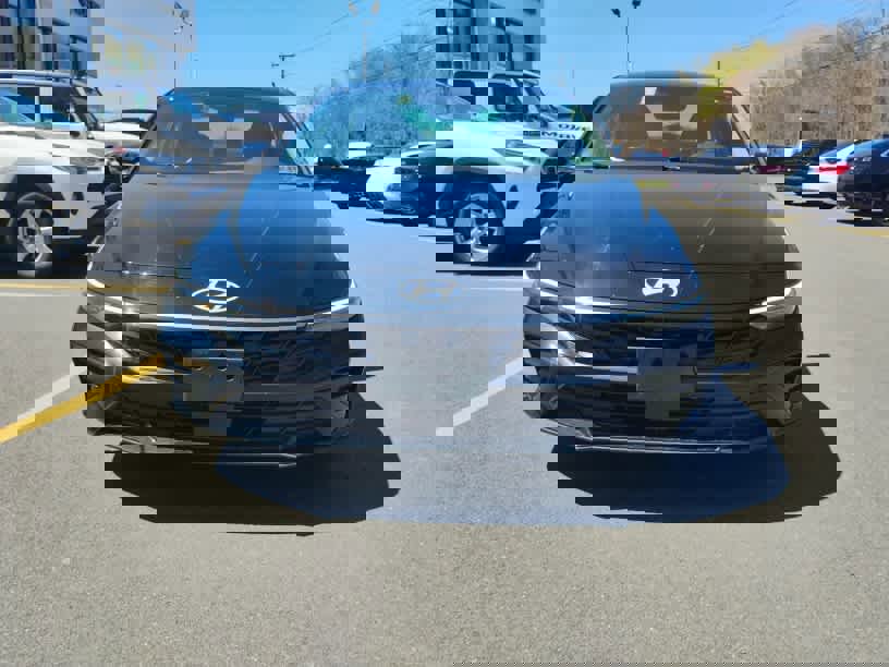 Used 2024 Hyundai Elantra Limited FWD image 3