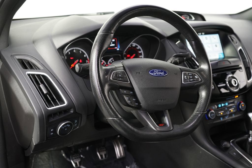 Used 2018 Ford Focus ST w/ Equipment Group 401A FWD image 11