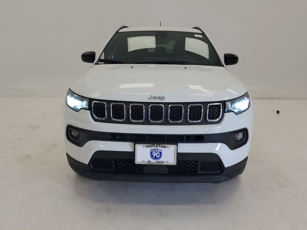 Used 2023 Jeep Compass Latitude AWD/4WD image 2