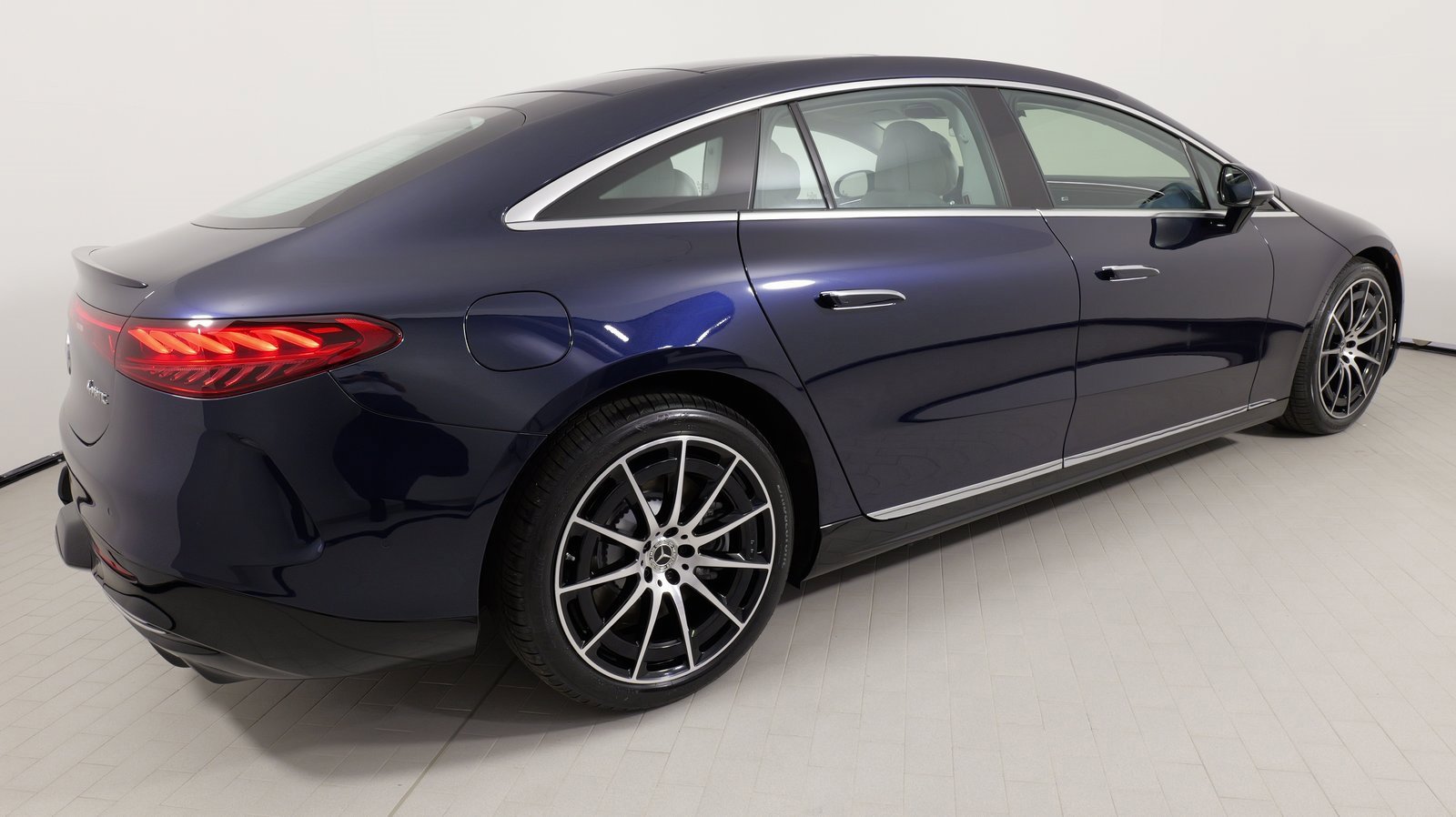 Used 2024 Mercedes-Benz EQS 580 4MATIC Sedan image 25