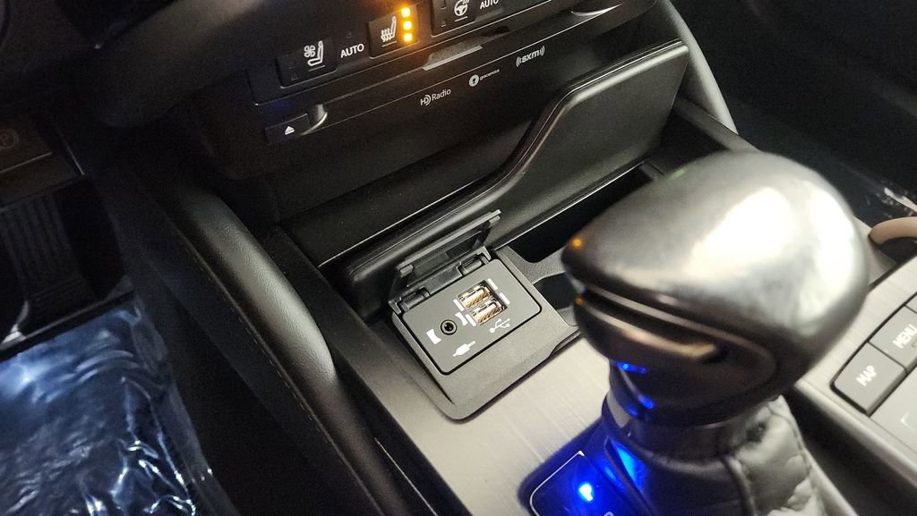 Used 2022 Lexus ES 250 w/ Premium Package AWD/4WD image 18