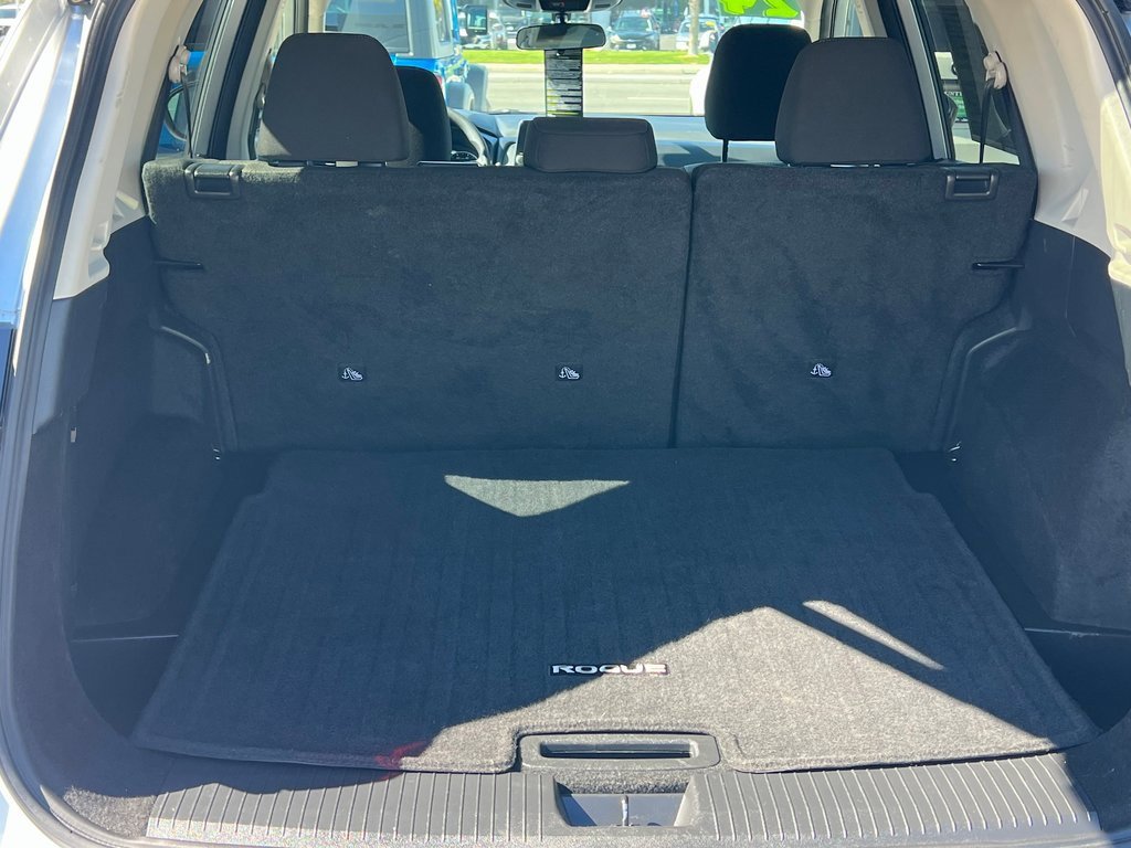 Used 2024 Nissan Rogue SV image 20