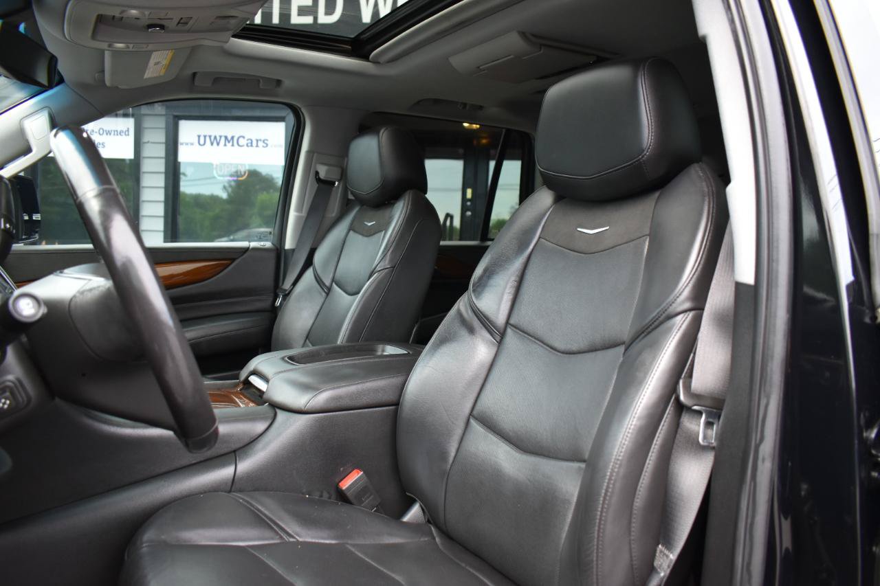 Used 2019 Cadillac Escalade Premium Luxury RWD image 23