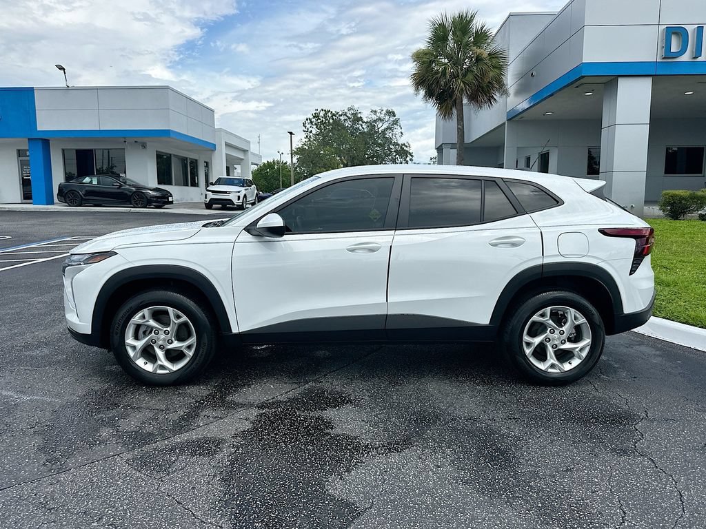 Certified 2024 Chevrolet Trax LS w/ LS Convenience Package FWD image 8