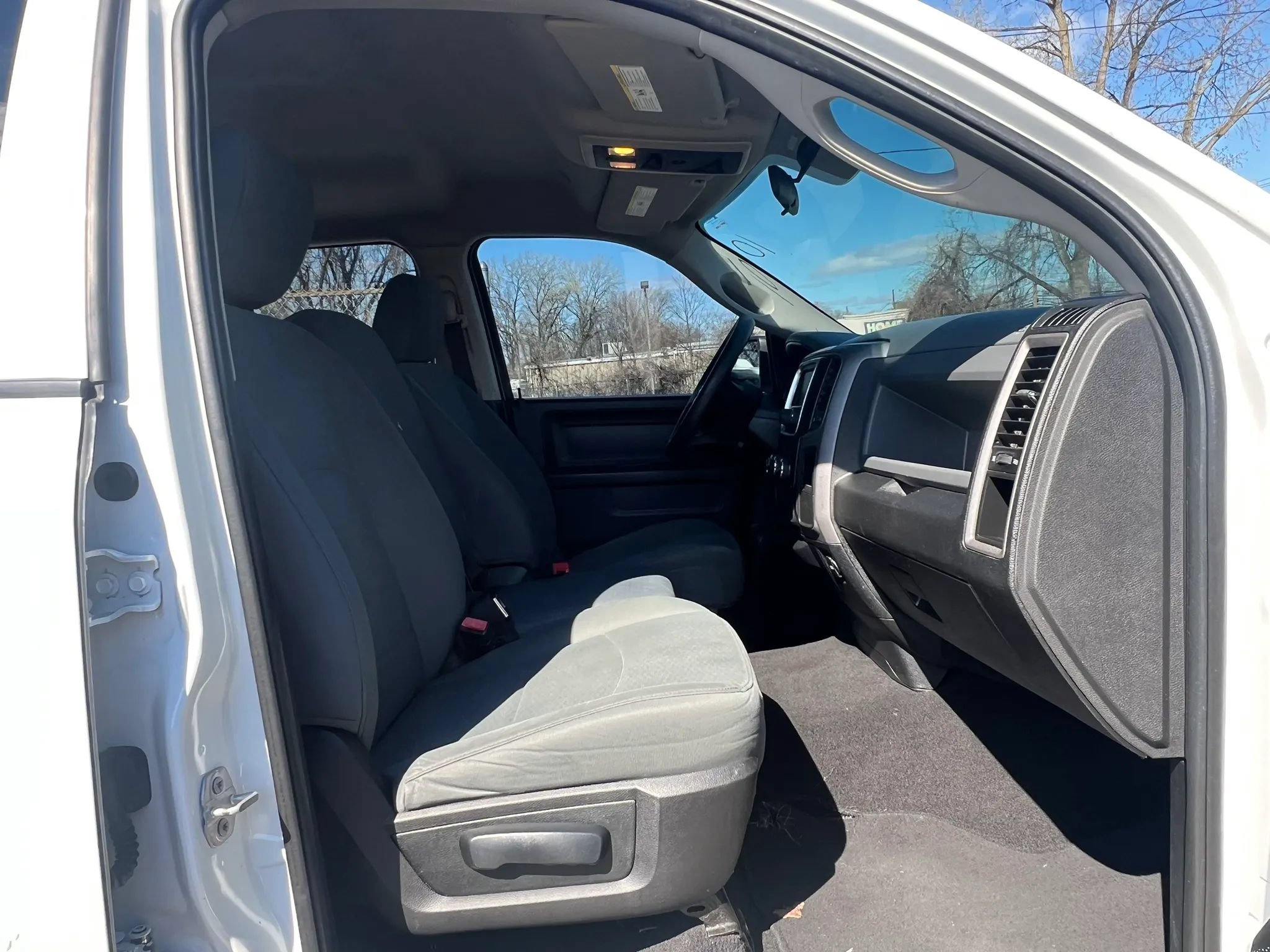 Used 2017 RAM 1500 Express AWD/4WD image 28