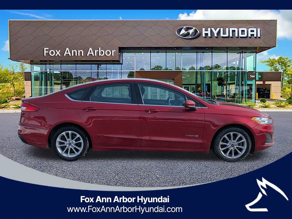 Used 2019 Ford Fusion SE image 3