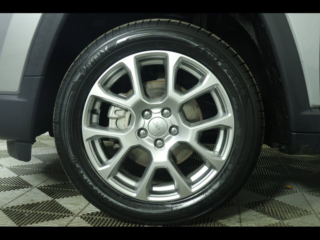 Used 2022 Jeep Compass Latitude image 11