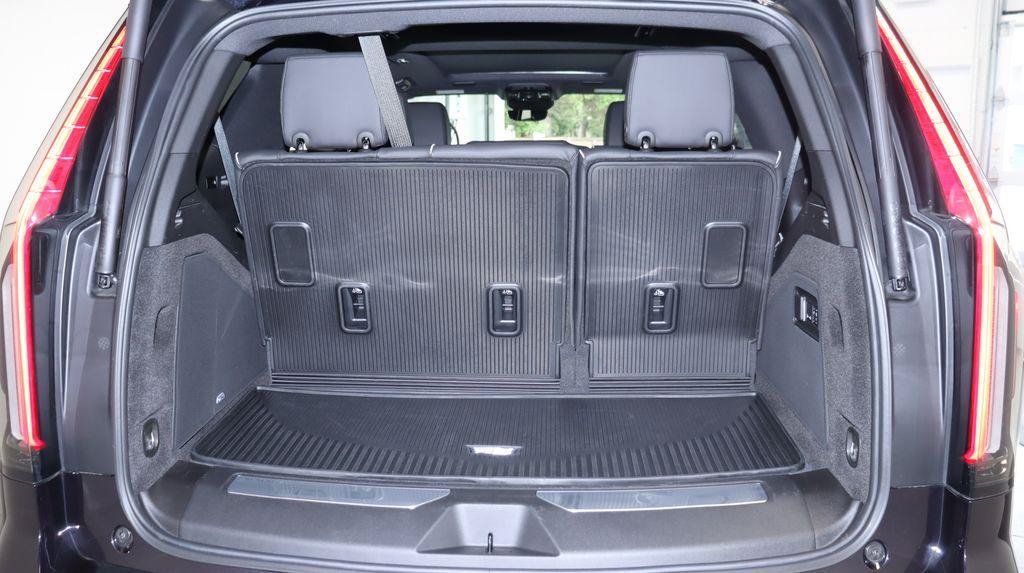 Certified 2024 Cadillac Escalade Sport w/ LPO, ONYX Package AWD/4WD image 31