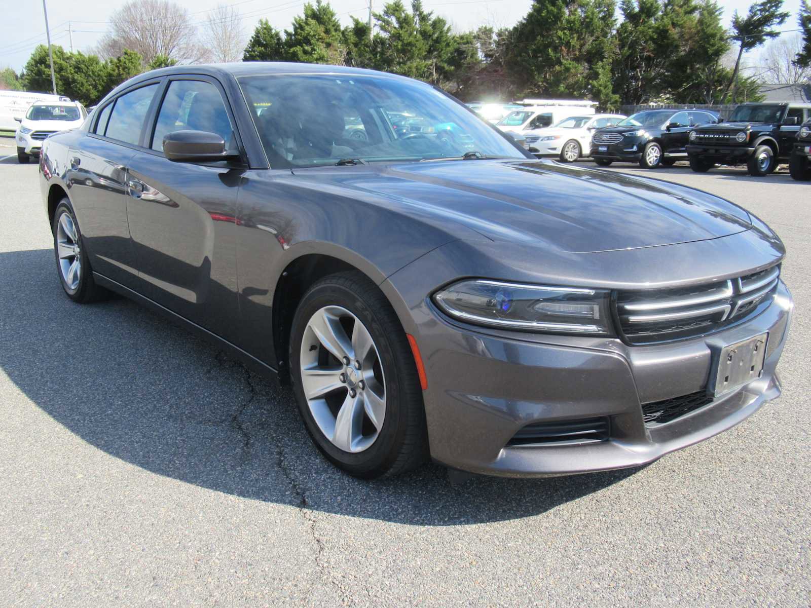 Used 2015 Dodge Charger SE w/ Sport Appearance Group image 3