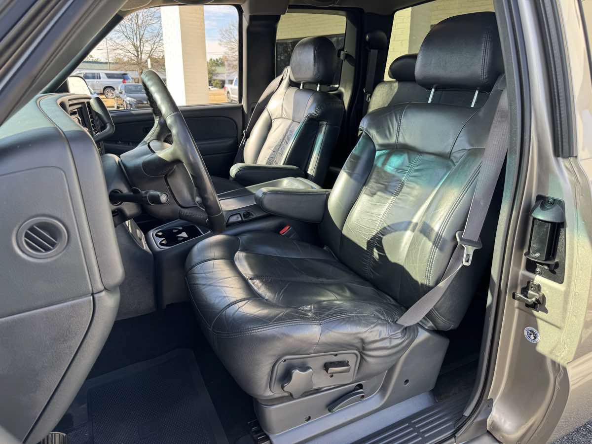 Used 2001 Chevrolet Silverado 3500 LS w/ Off-Road Skid Plate Pkg AWD/4WD image 10