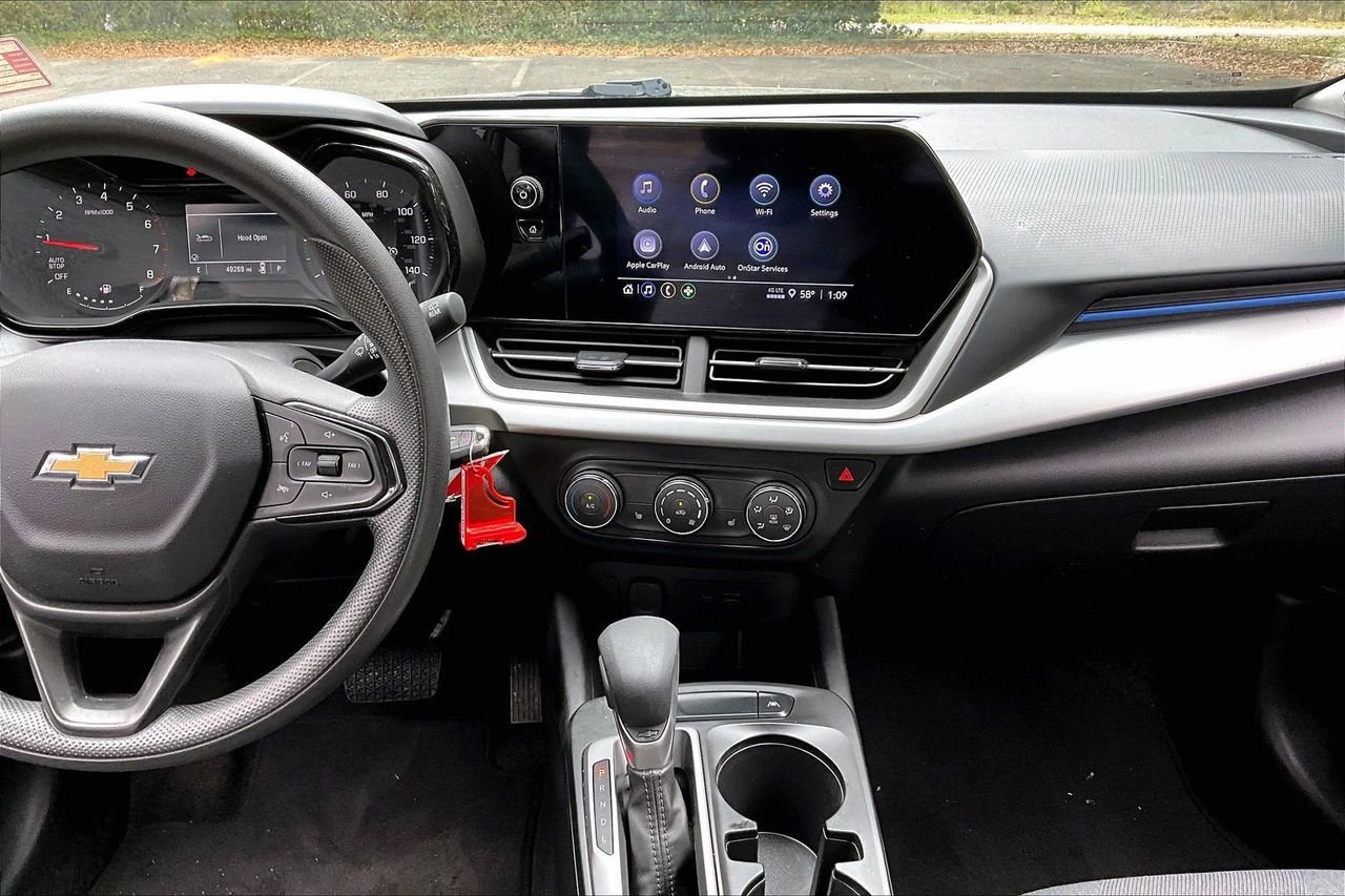 Used 2024 Chevrolet Trax LS w/ LS Convenience Package FWD image 9