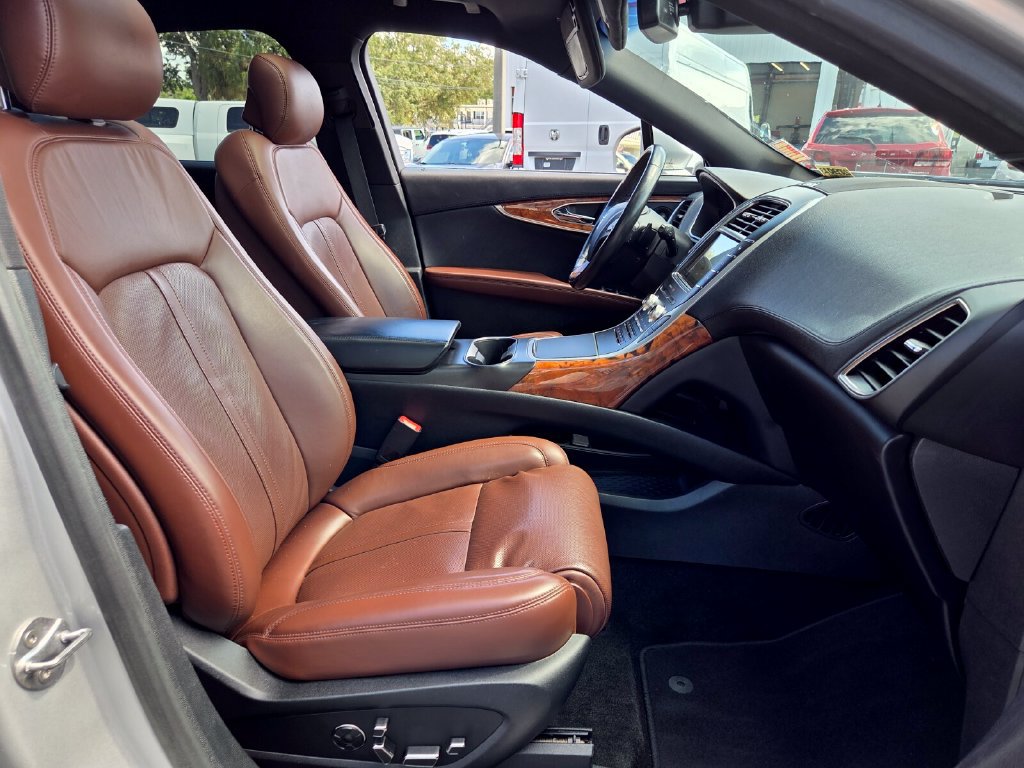 Used 2018 Lincoln MKX Reserve w/ Driver Assistance Package FWD image 19