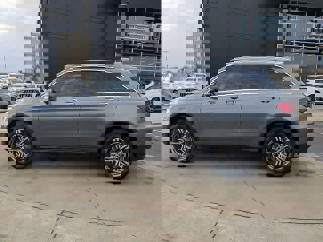 Certified 2022 Mercedes-Benz GLC 300 w/ Premium Package Lite image 6