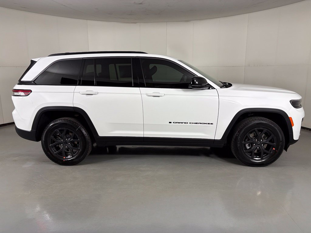 New 2027 Jeep Grand Cherokee Altitude AWD/4WD image 9