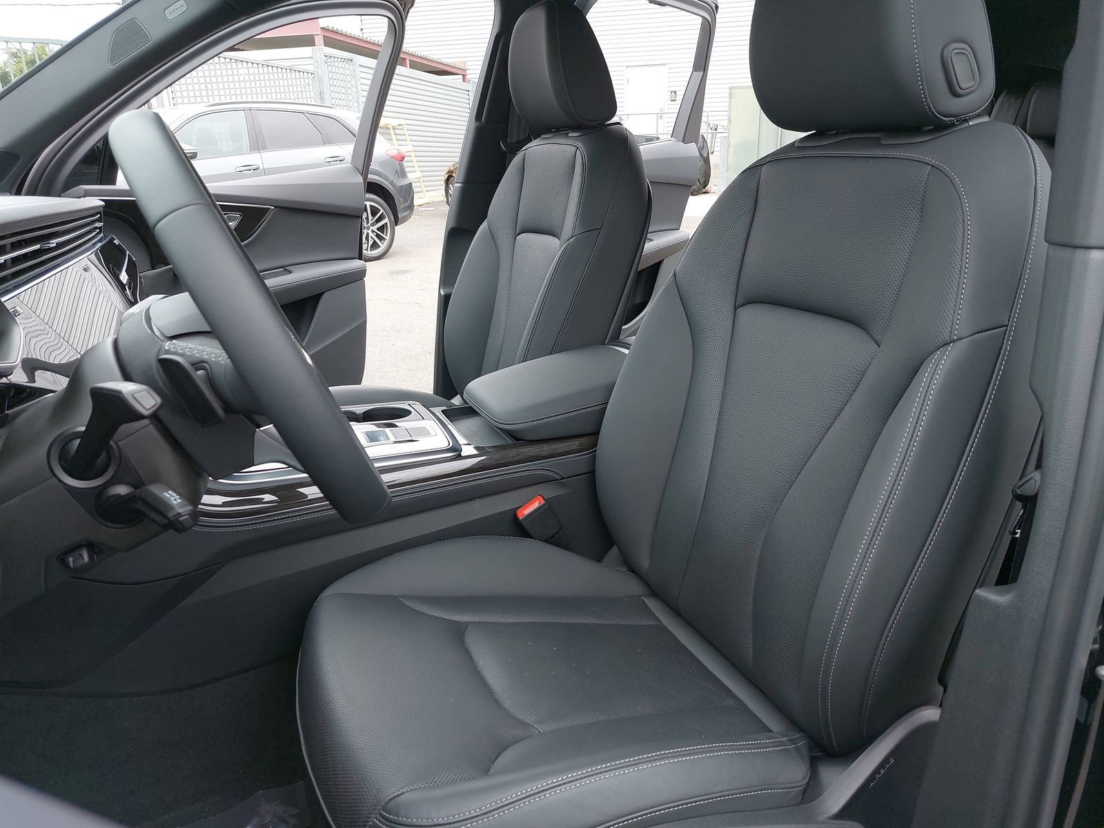 Used 2025 Audi Q7 3.0T Premium Plus w/ Premium Plus Package AWD/4WD image 17
