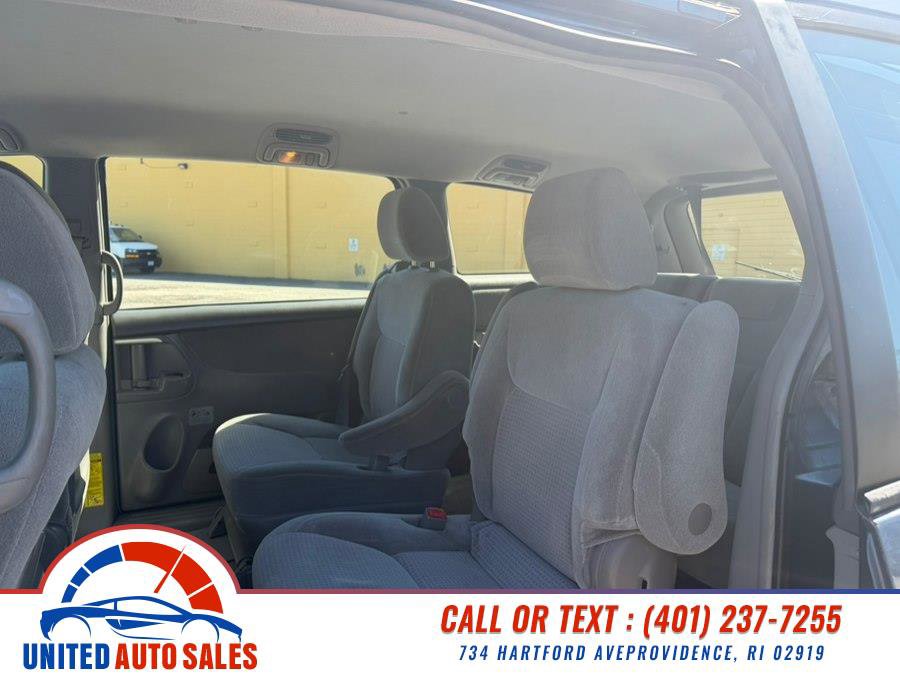 Used 2009 Toyota Sienna CE FWD image 11
