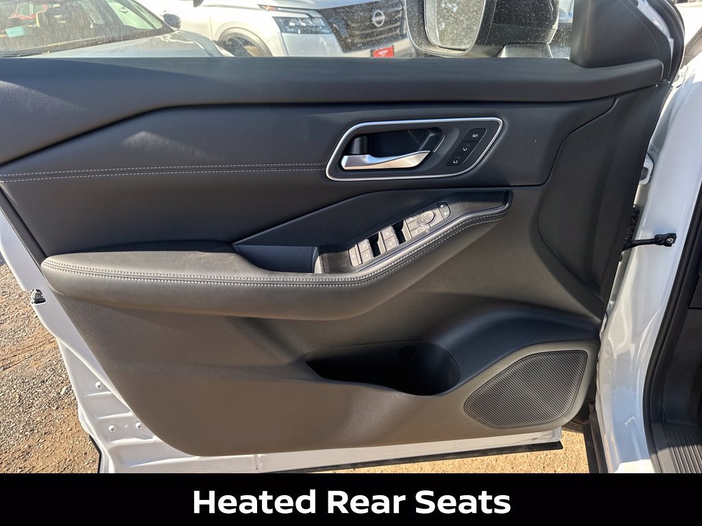 Certified 2026 Nissan Rogue Platinum w/ Platinum Premium Package AWD/4WD image 12