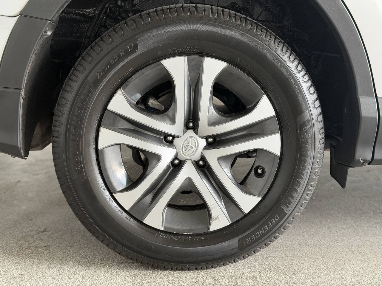 Used 2017 Toyota RAV4 LE w/ Carpet Mat Package AWD/4WD image 35