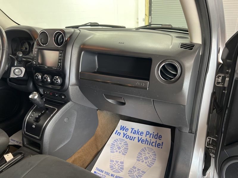 Used 2016 Jeep Patriot Latitude w/ Sun/Sound Group AWD/4WD image 13