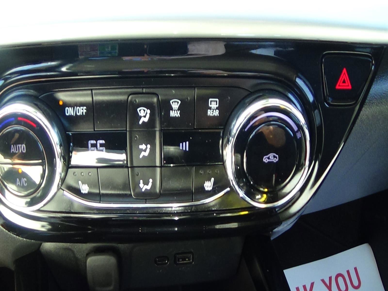 Used 2025 Chevrolet Trax LT w/ LT Convenience Package FWD image 27