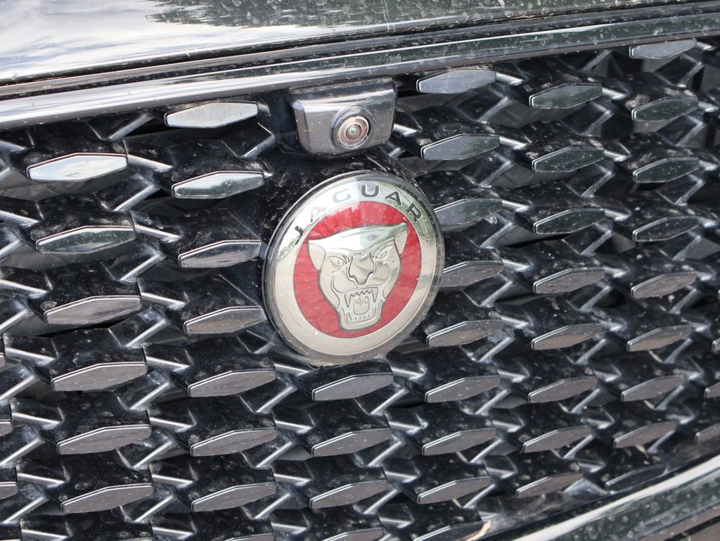 Used 2021 Jaguar F-PACE S AWD/4WD image 2