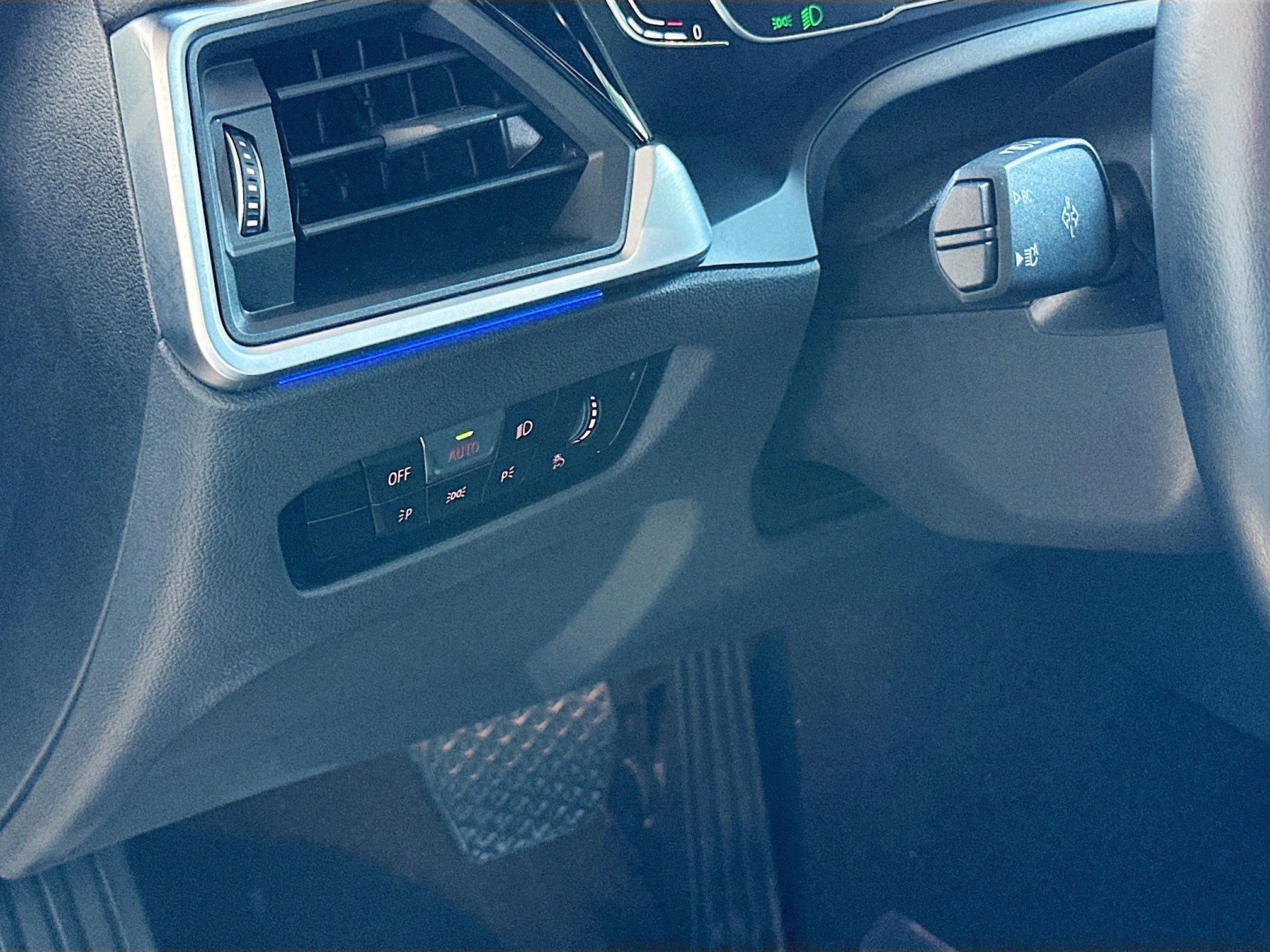 Used 2022 BMW 330i Sedan w/ Driving Assistance Package image 10