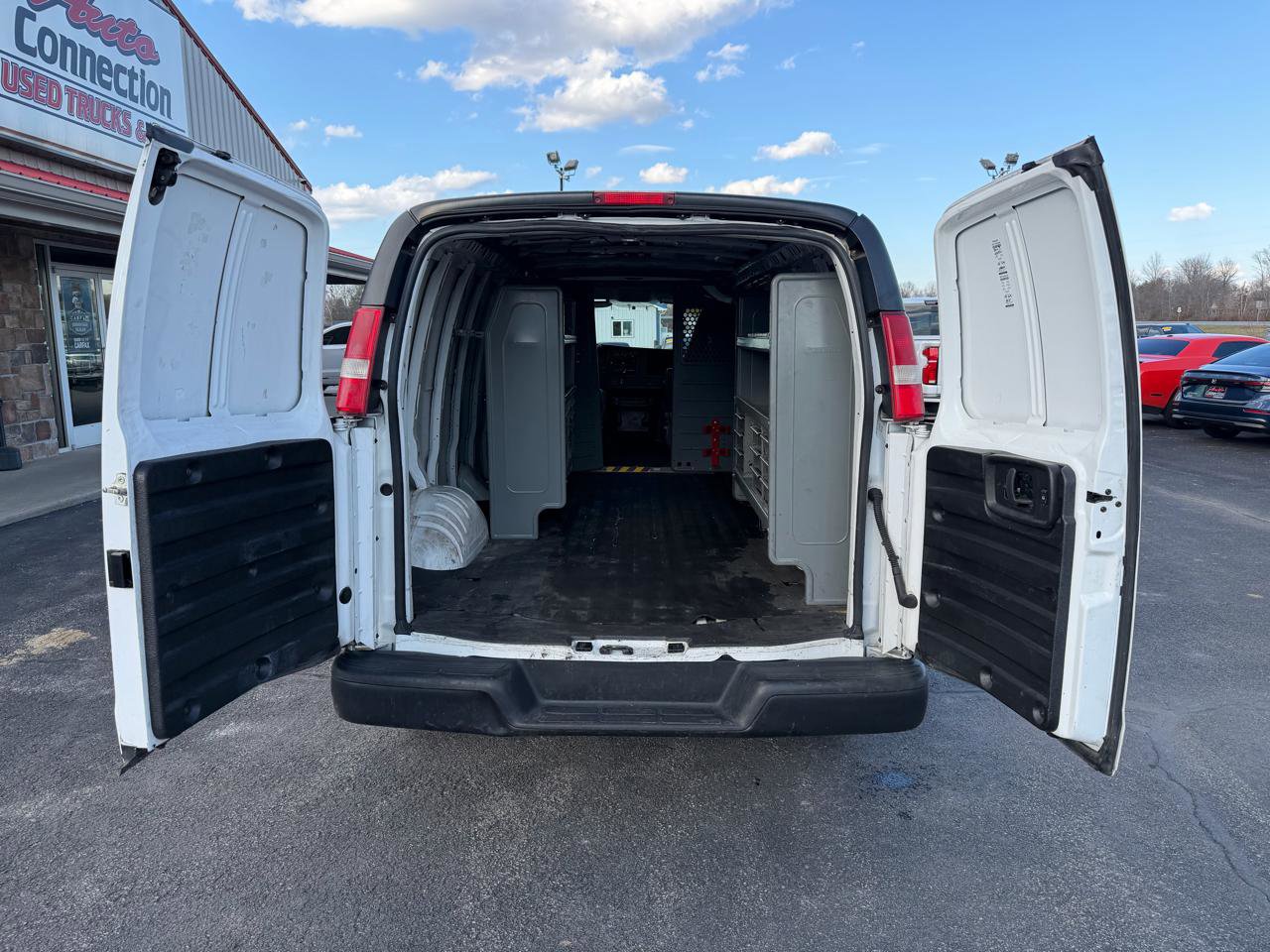 Used 2017 GMC Savana 2500 Extended image 6