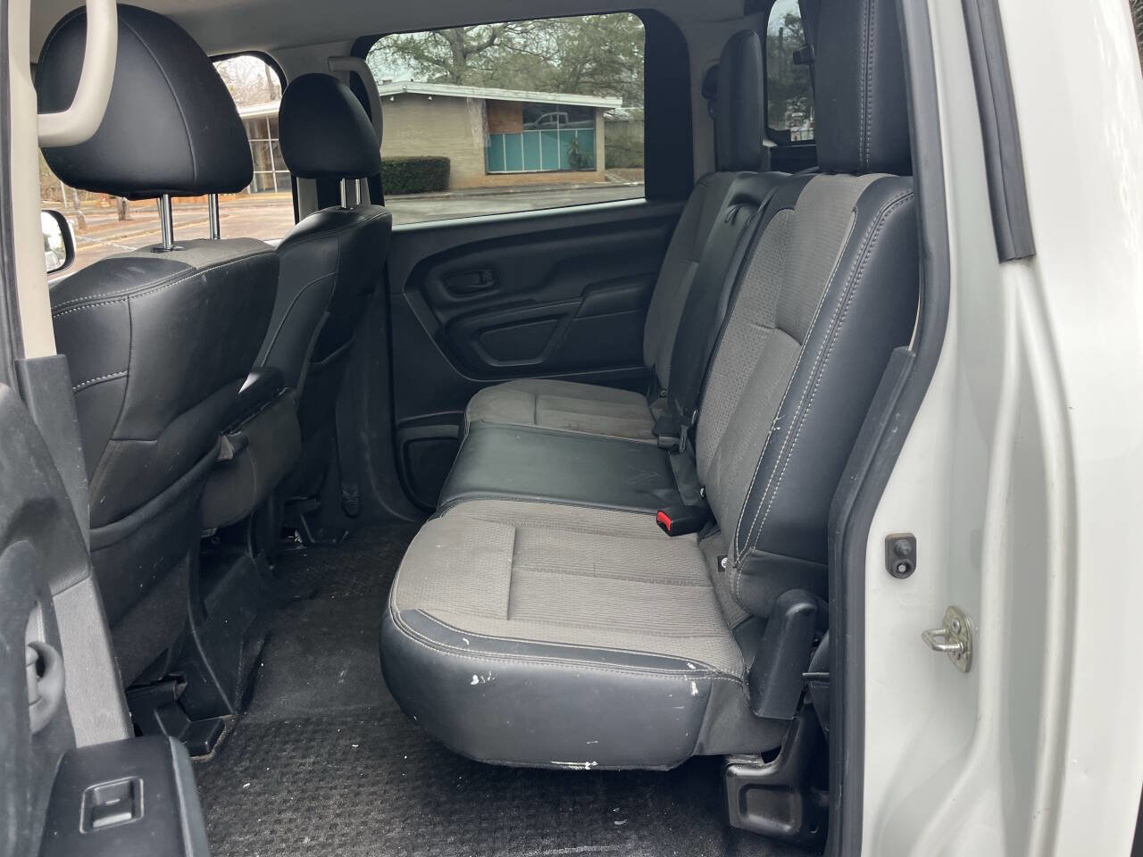 Used 2017 Nissan Titan S image 12