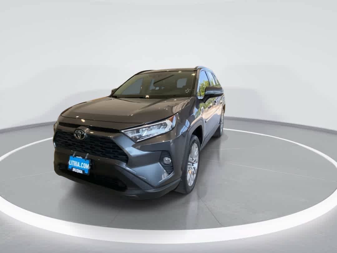Used 2020 Toyota RAV4 XLE Premium AWD/4WD image 4