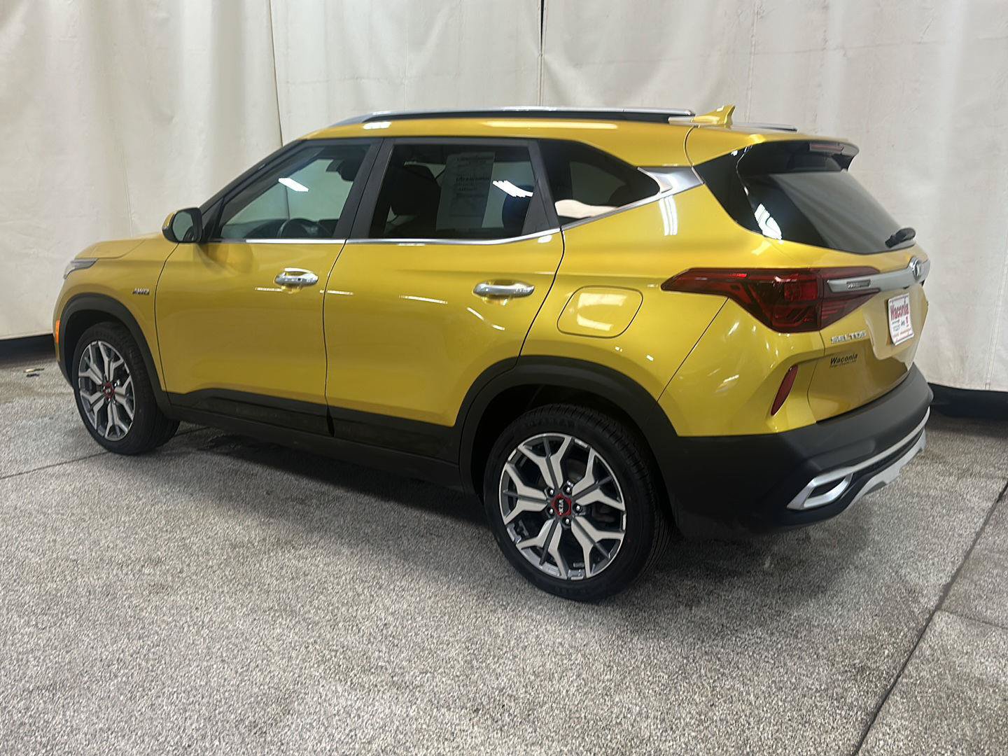 Used 2021 Kia Seltos SX w/ SX Sunroof Package AWD/4WD image 3