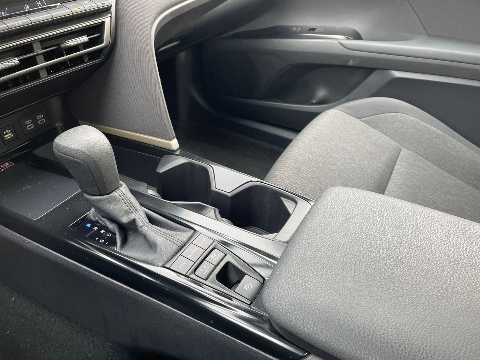 Used 2025 Toyota Camry LE image 41