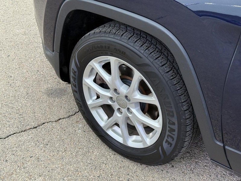 Used 2016 Jeep Cherokee Latitude image 10
