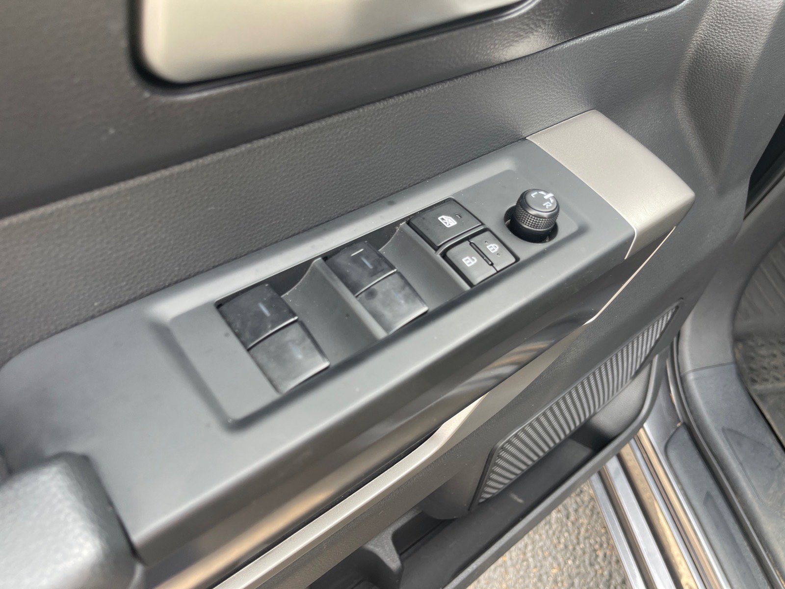 Used 2025 Toyota Tundra SR5 AWD/4WD image 8