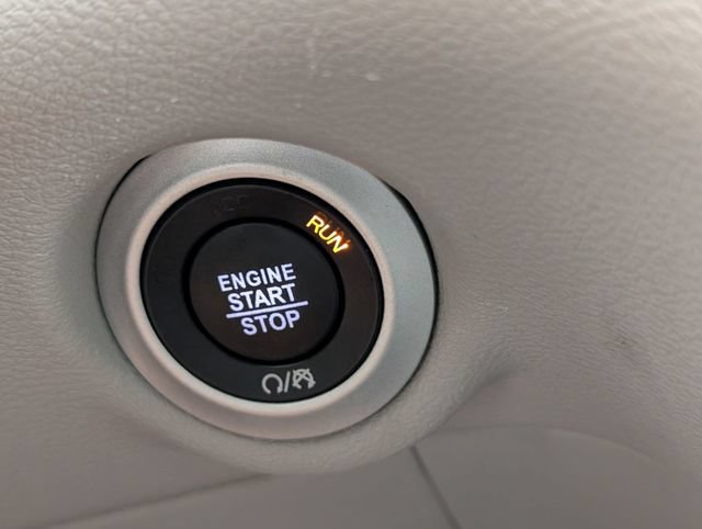 Used 2022 Chrysler Pacifica Touring-L FWD image 23