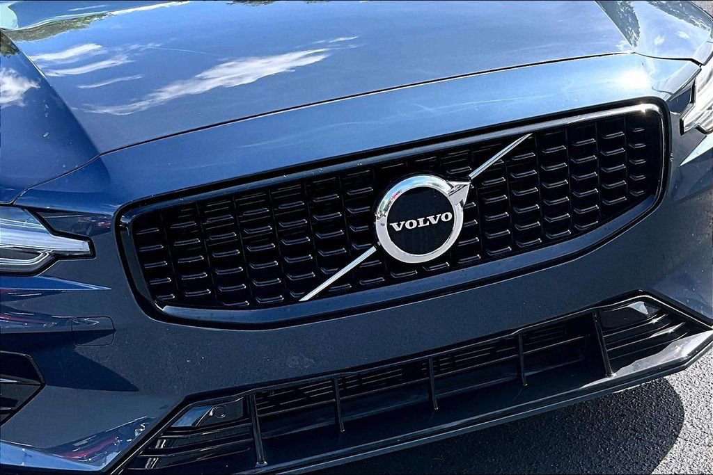 Used 2024 Volvo S60 B5 Core image 31