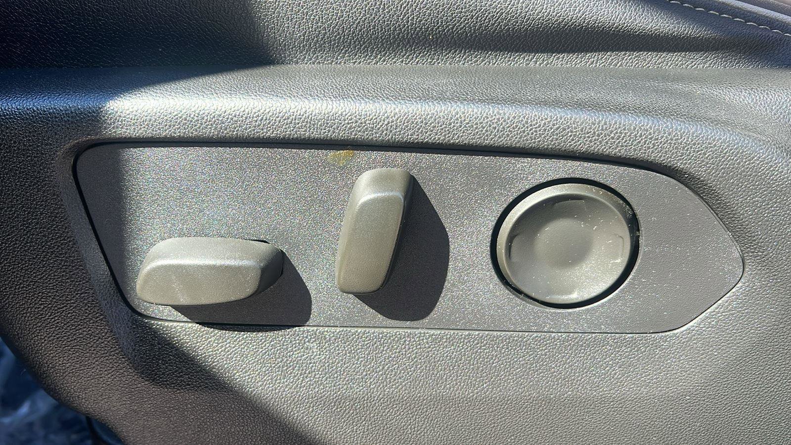 Used 2024 GMC Yukon SLT image 11