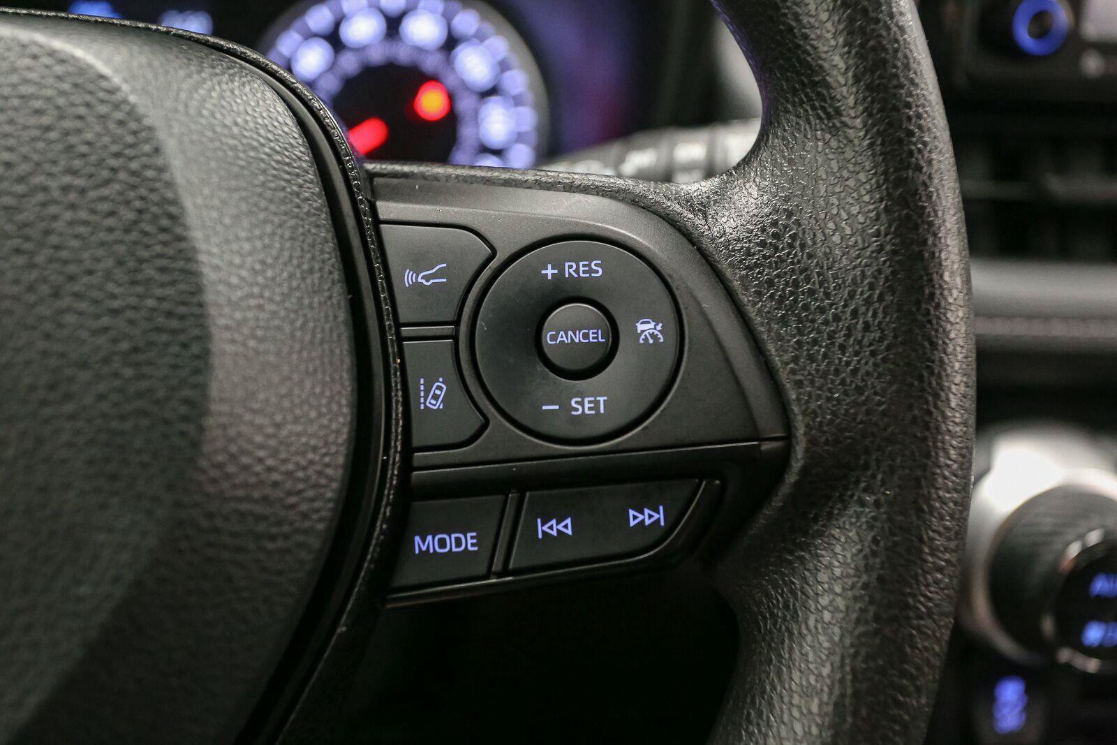 Used 2021 Toyota RAV4 XLE AWD/4WD image 31
