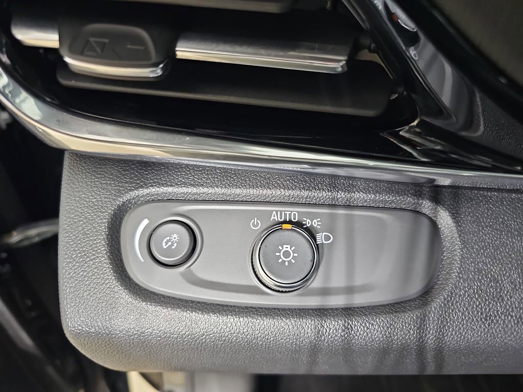 Certified 2025 Buick Envista Sport Touring w/ Experience Buick Package FWD image 30