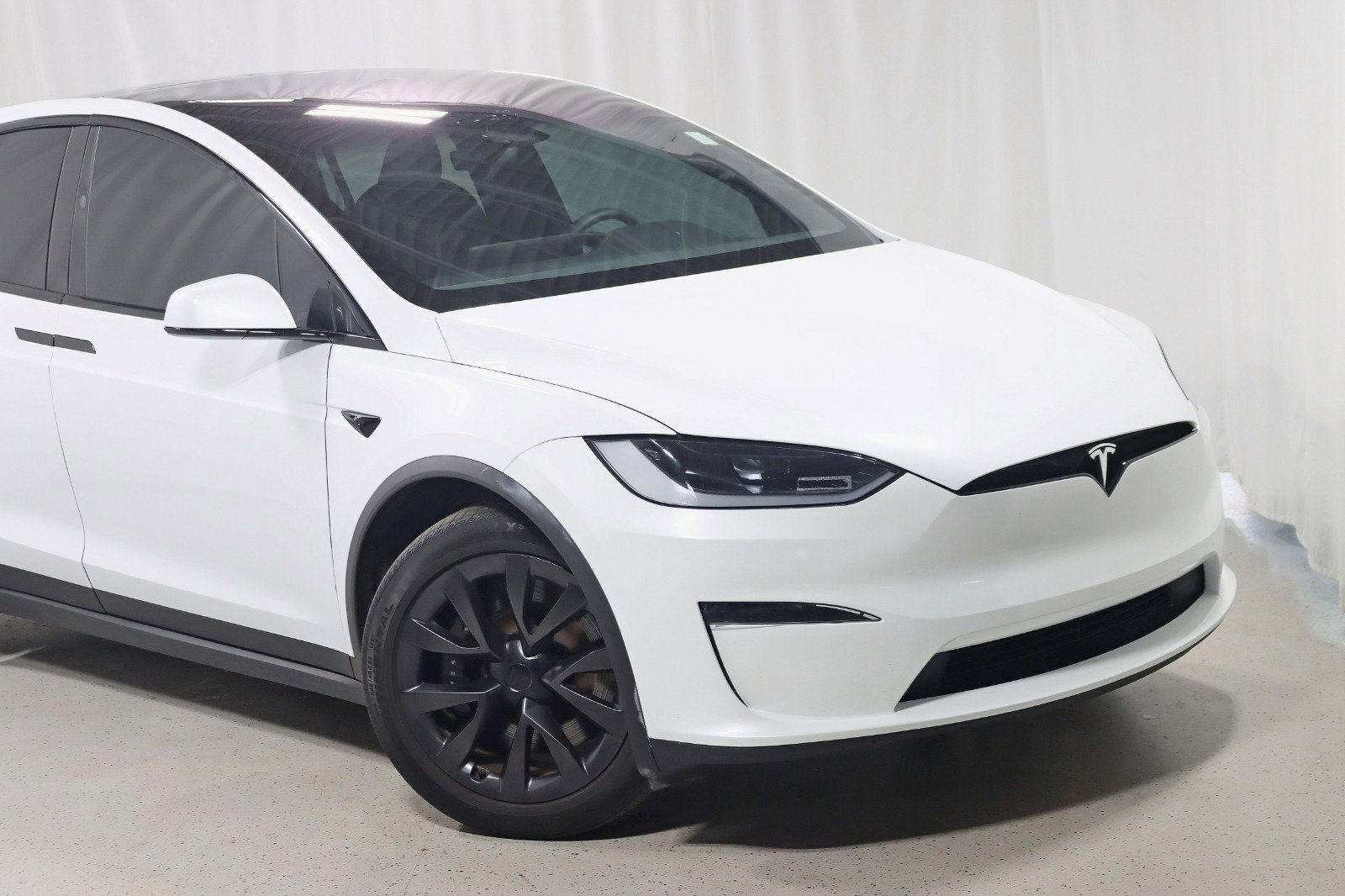 Used 2023 Tesla Model X image 2