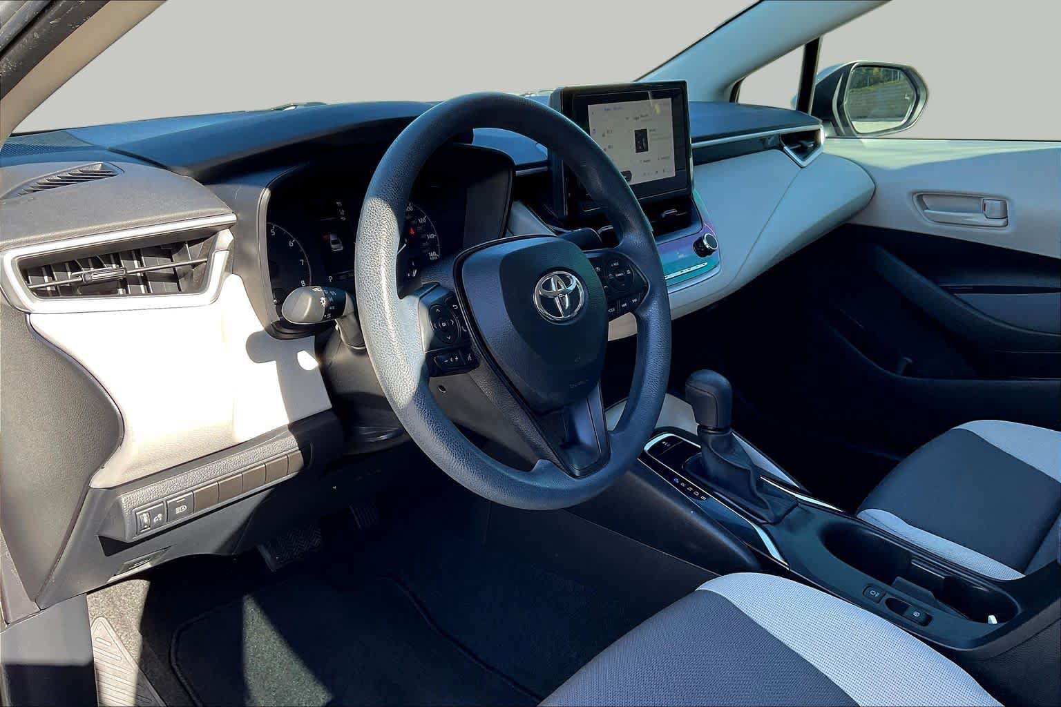 Used 2023 Toyota Corolla LE w/ LE Convenience Package FWD image 17