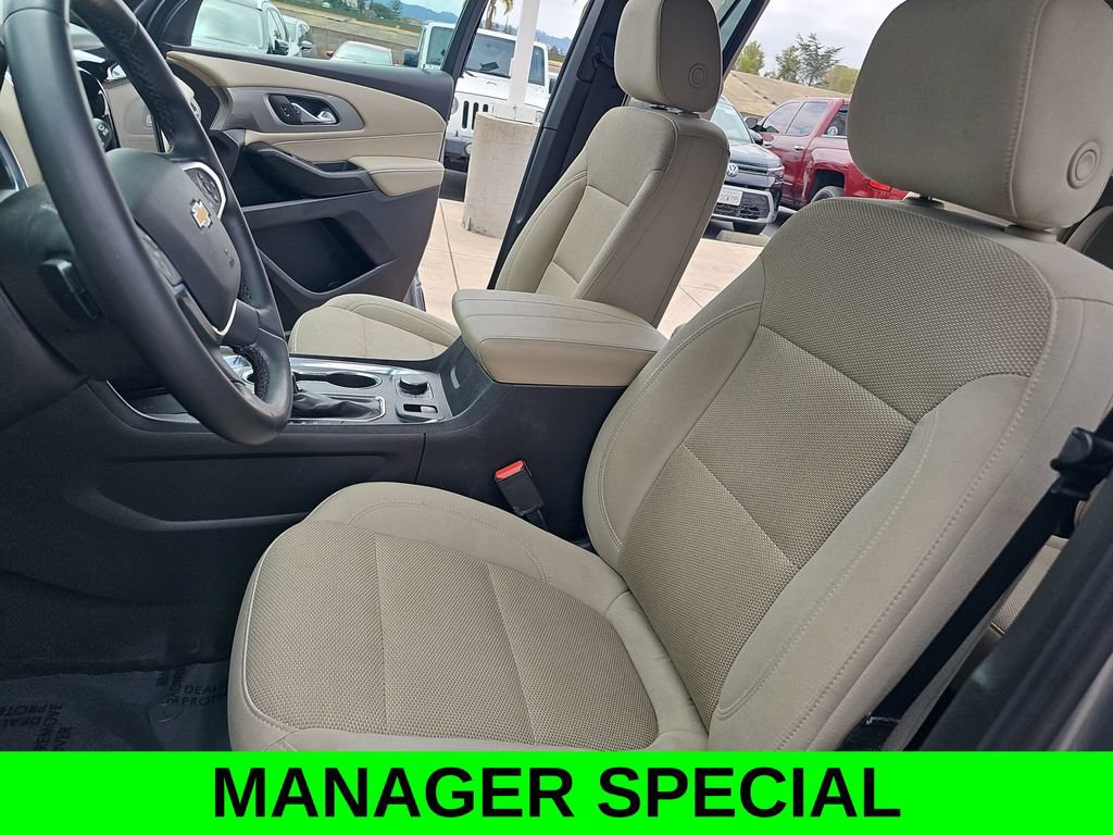 Used 2023 Chevrolet Traverse LT w/ LPO, Cargo Package AWD/4WD image 16