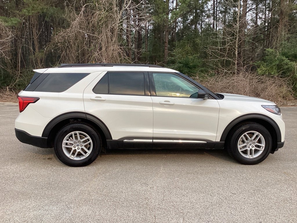 Used 2025 Ford Explorer Active w/ Active Comfort Package image 4