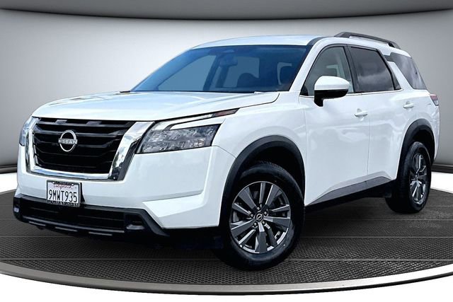Certified 2024 Nissan Pathfinder SV FWD image 3