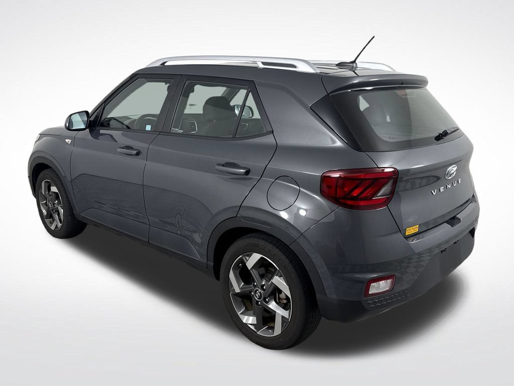 Used 2023 Hyundai Venue SEL FWD image 6