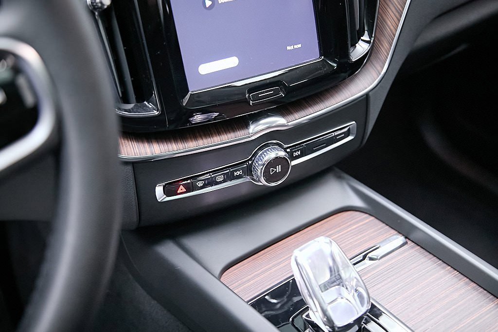 Certified 2023 Volvo XC60 B6 Ultimate w/ Protection Package Premier image 15