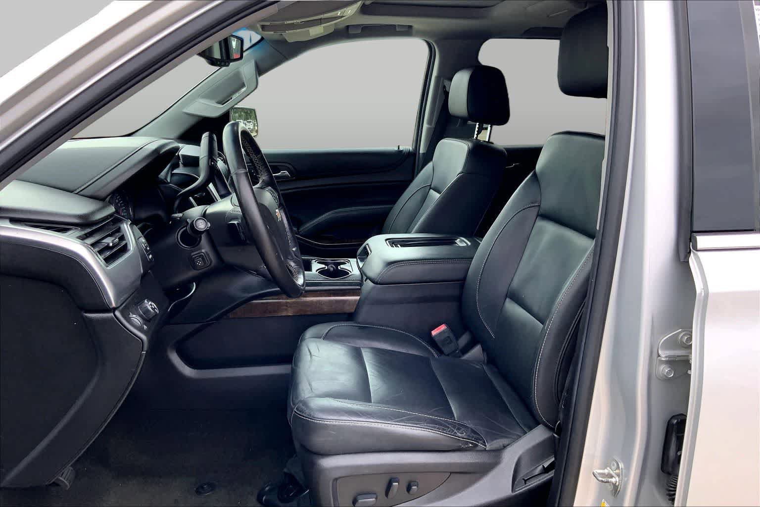 Certified 2018 Chevrolet Suburban LT RWD image 8